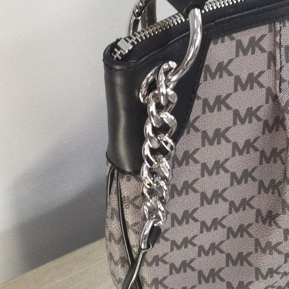 Michael Kors woman’s black & gray logo bag - Picture 4 of 10